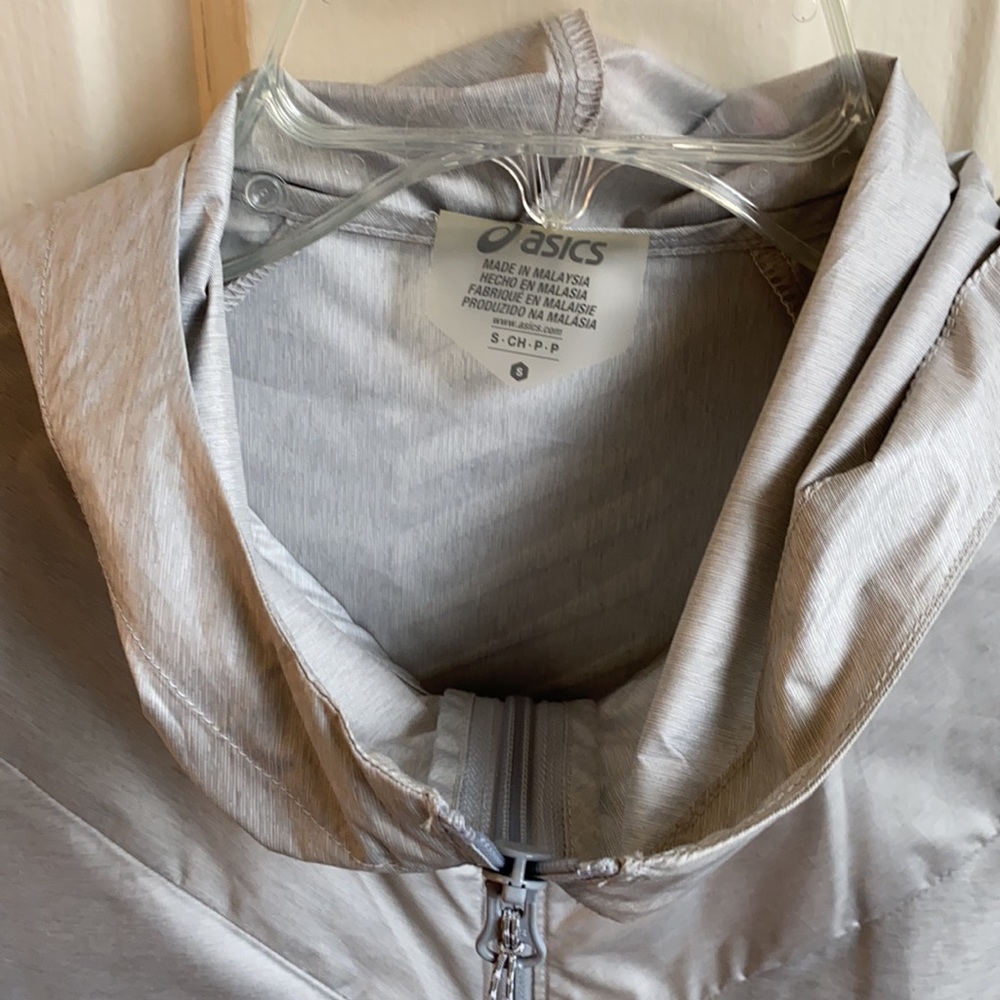 ASICS lightweight (single layer) jacket - Picture 2 of 7